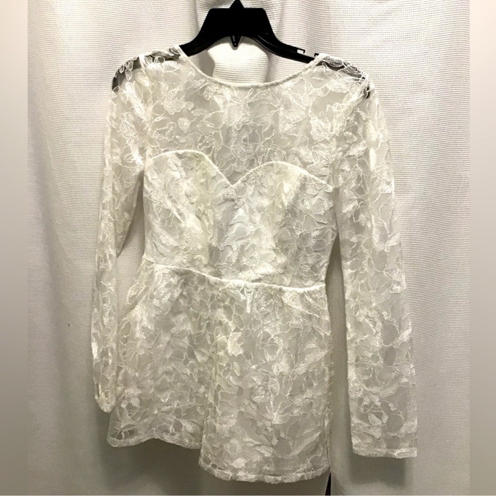 🆕Lulus White Lace Long Sleeve Romper
